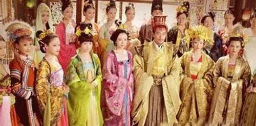 被皇帝冷落后我开了后宫幼儿园,冷落皇帝后的逆袭传奇 第2张 被皇帝冷落后我开了后宫幼儿园,冷落皇帝后的逆袭传奇 第2张